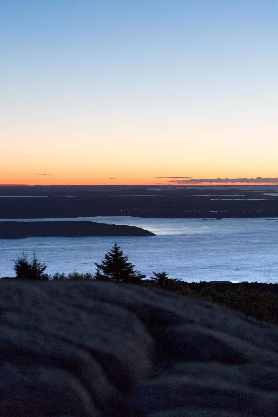 Free Image of Serene twilight with silhouette of coast and trees 