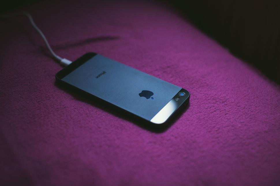 Free Image of iPhone charging in dim light 