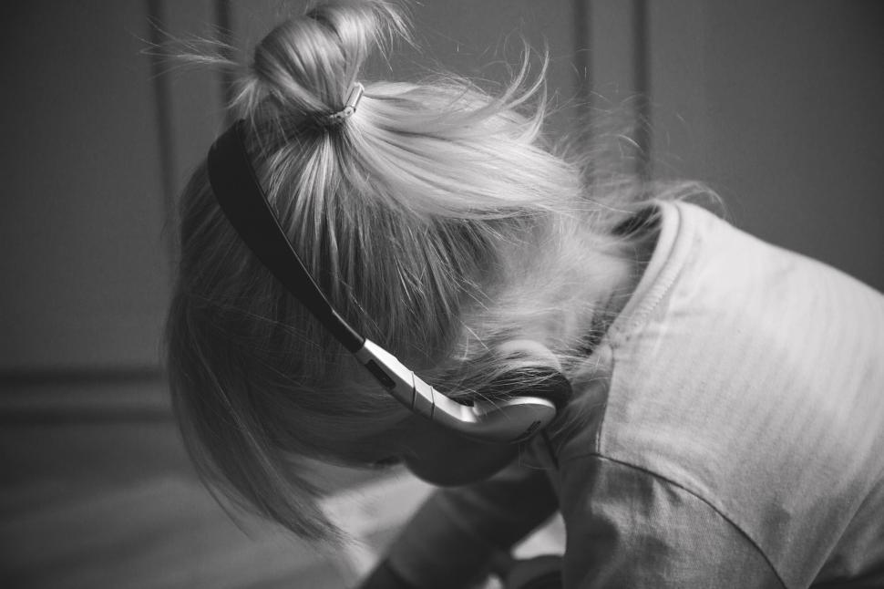 Free Image of Child with headphones in black and white 