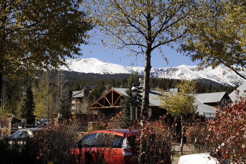 Free Image of Snow mountains with residential houses 