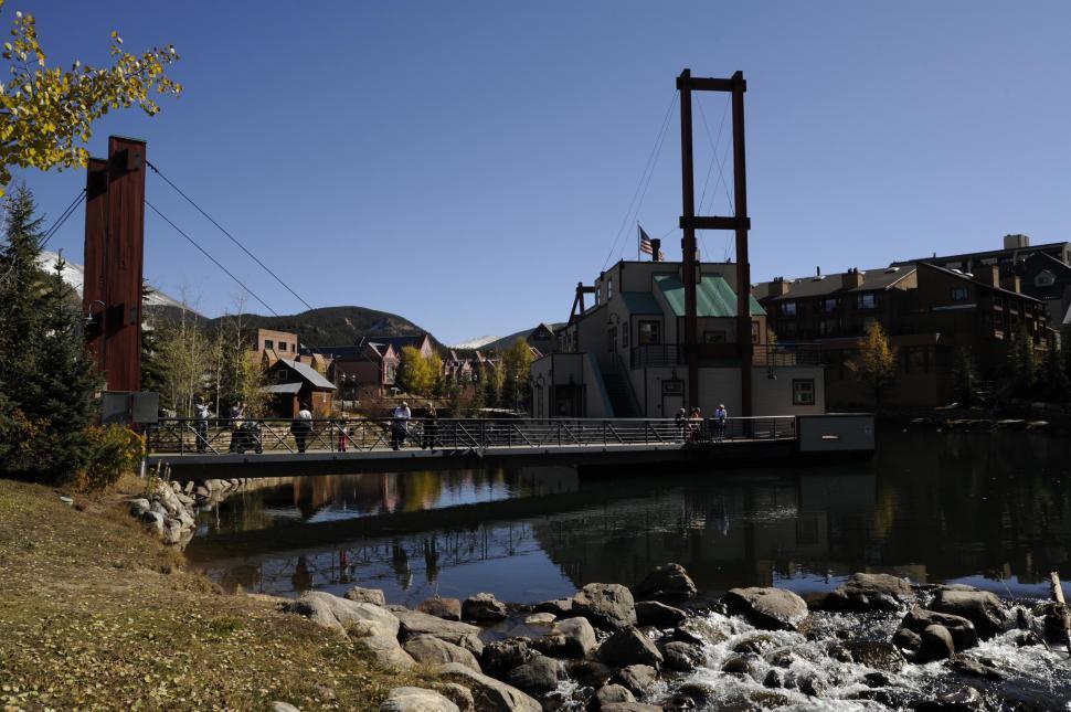 Free Image of Pedestrian Bridge over lake  