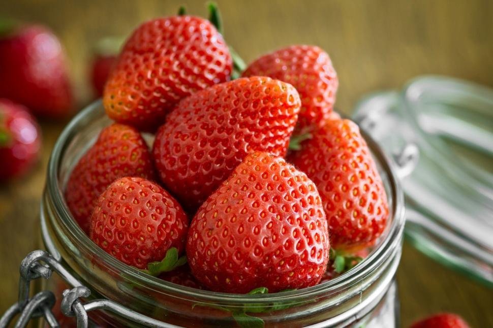 Free Image of Fresh strawberries in a glass jar closeup 