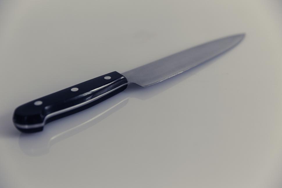 Free Image of Minimalistic image of a chef s knife 