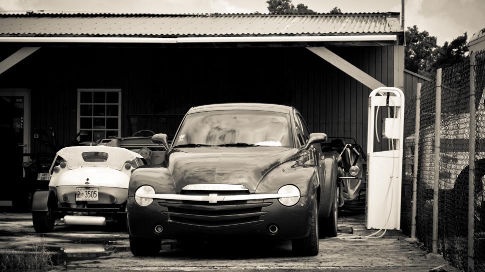 Free Image of Vintage car at a rustic gas station 