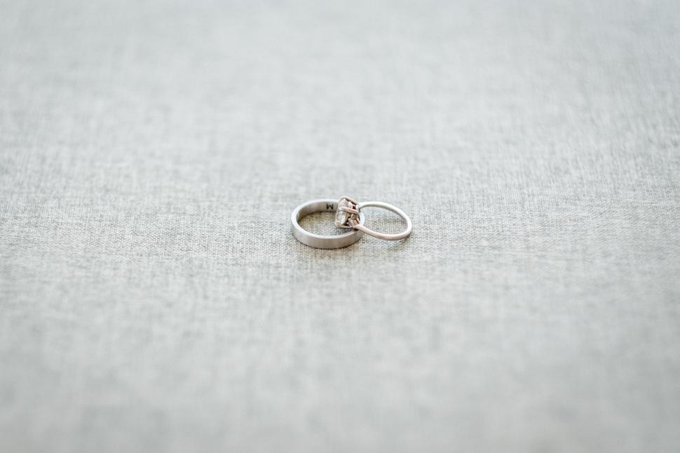 Free Image of Two wedding rings on a textured fabric 