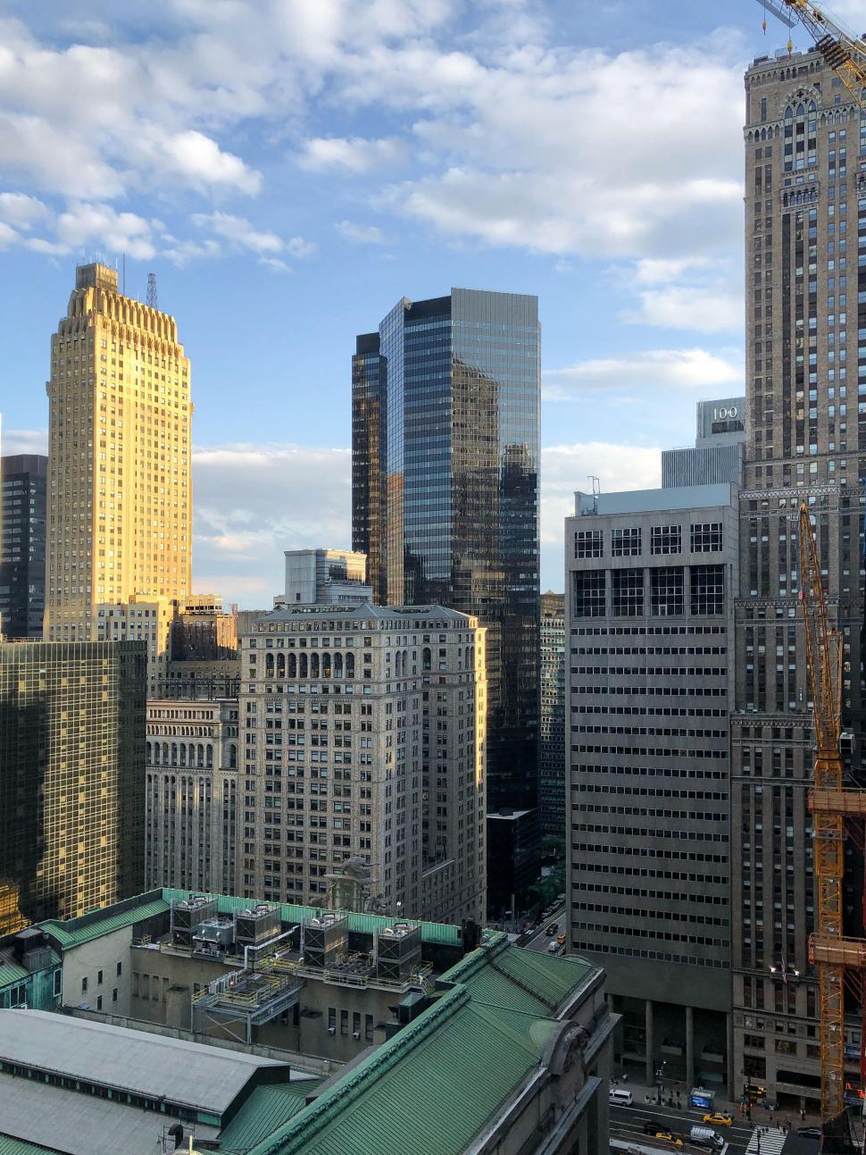 Free Image of New York skyline with iconic buildings 