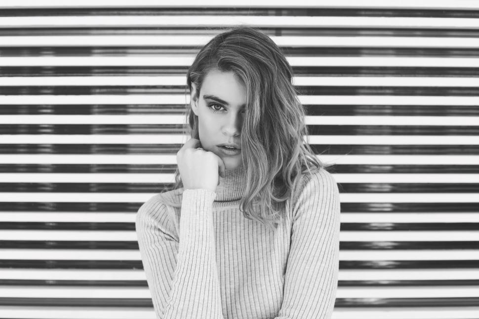Free Image of Monochrome woman with an intense gaze 