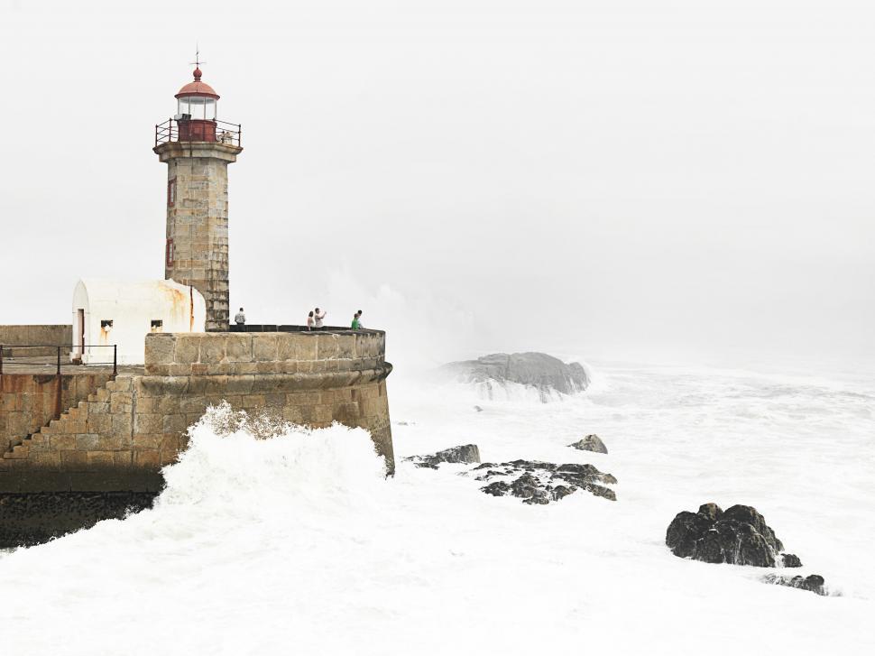 Free Image of Lighthouse enduring powerful ocean waves 
