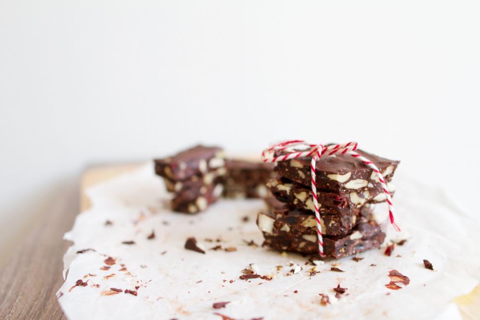 Free Image of Homemade chocolate almond bark 
