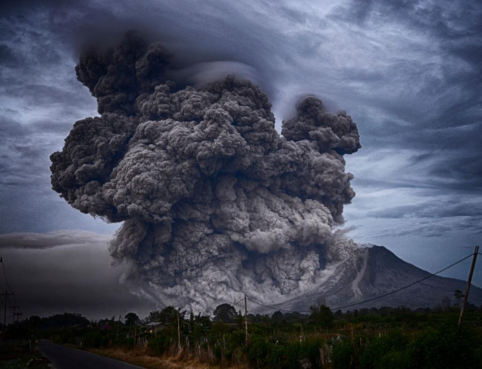 Free Image of Eruption with ash cloud against darkening sky 