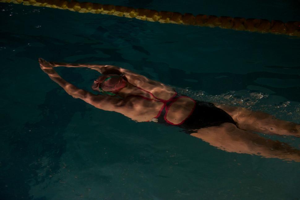 Free Image of Swimmer in motion underwater at night 