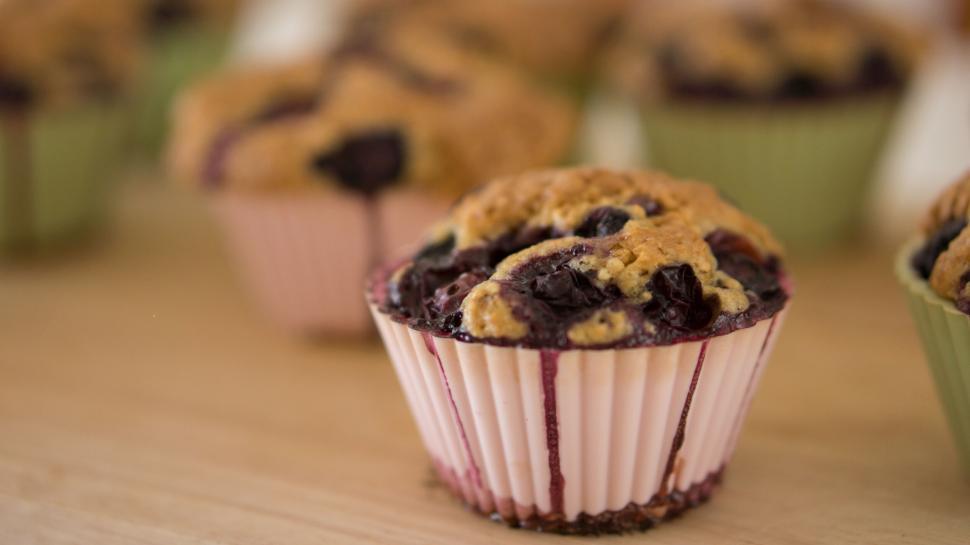 Free Image of Blueberry muffins in paper cups 