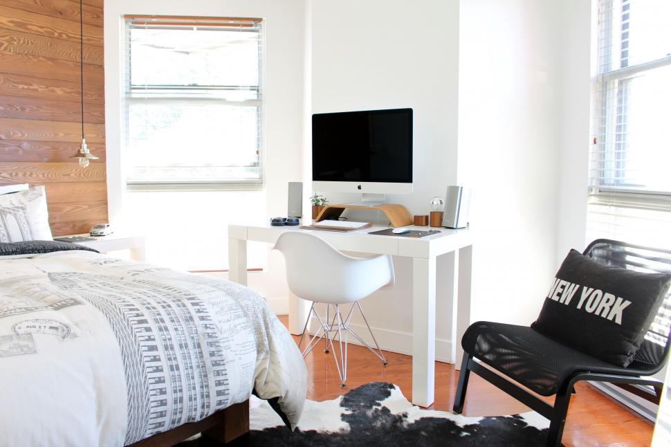 Free Image of Modern bedroom with workspace 
