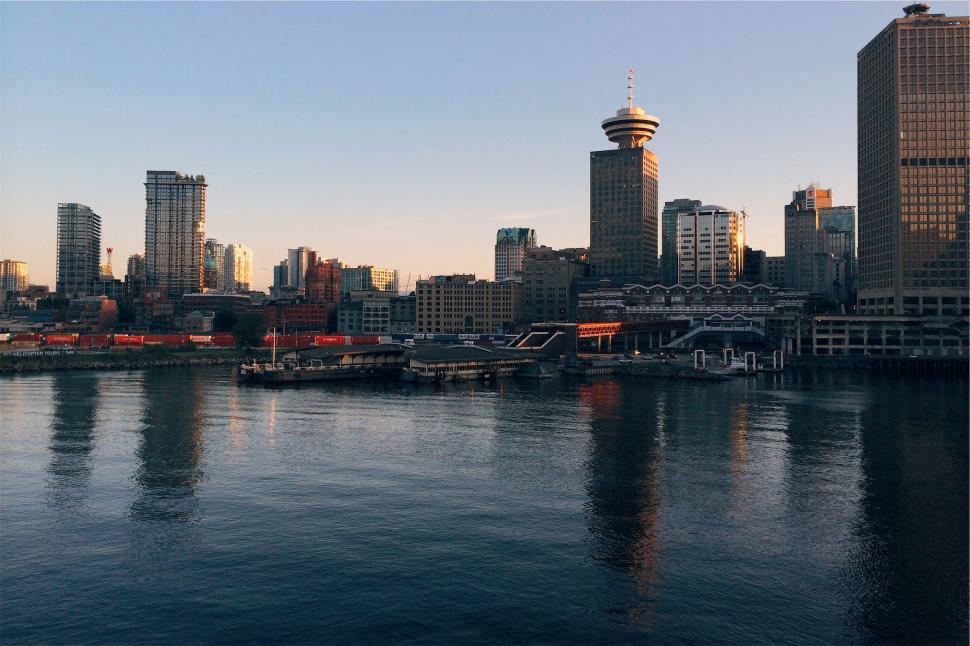 Free Image of Urban skyline during golden hour 
