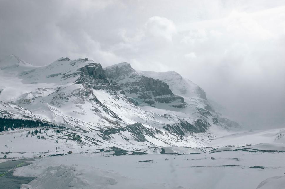 Free Image of Snow-covered mountain range in winter 