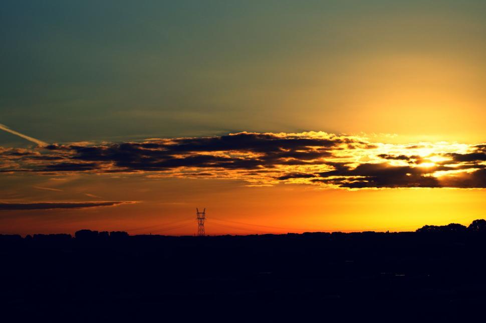 Free Image of Sunset skyline with dramatic clouds 