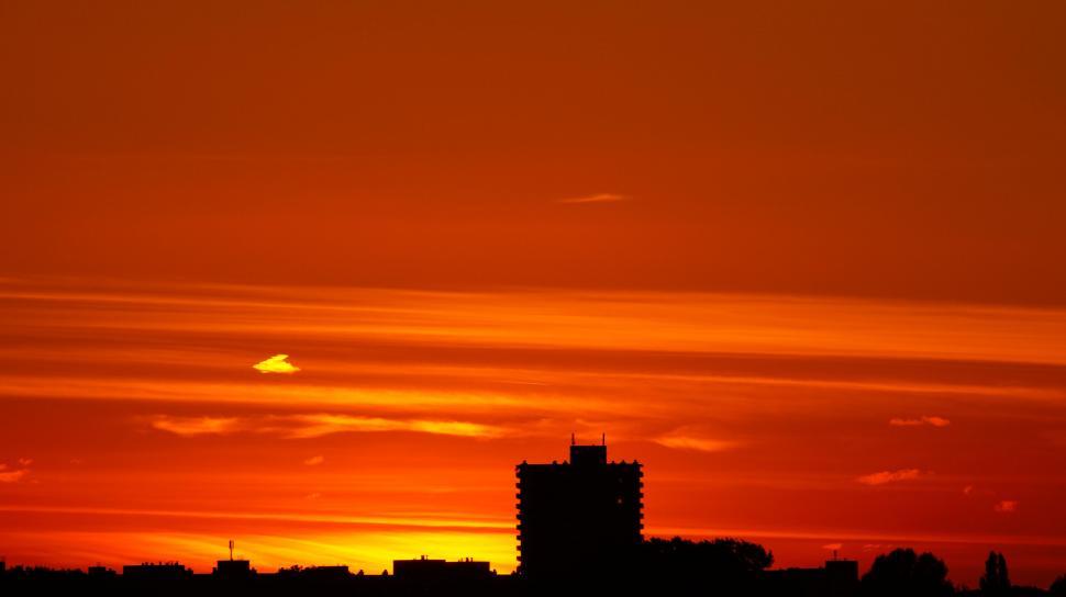 Free Image of Silhouette of building against sunset 