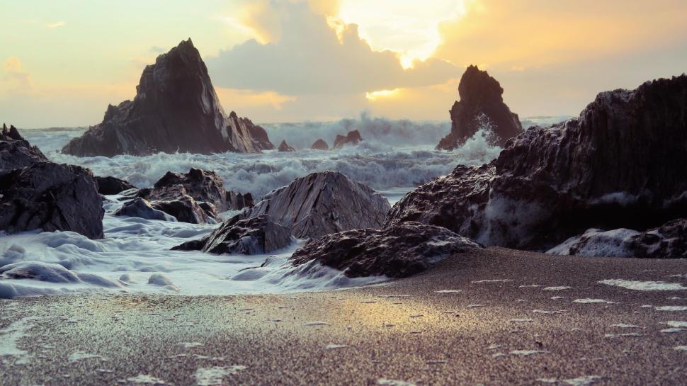 Free Image of Beach at sunset with frothy waves 