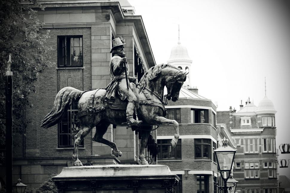 Free Image of Equestrian statue in grayscale 