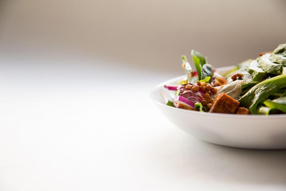 Free Image of Fresh healthy salad on minimal background 