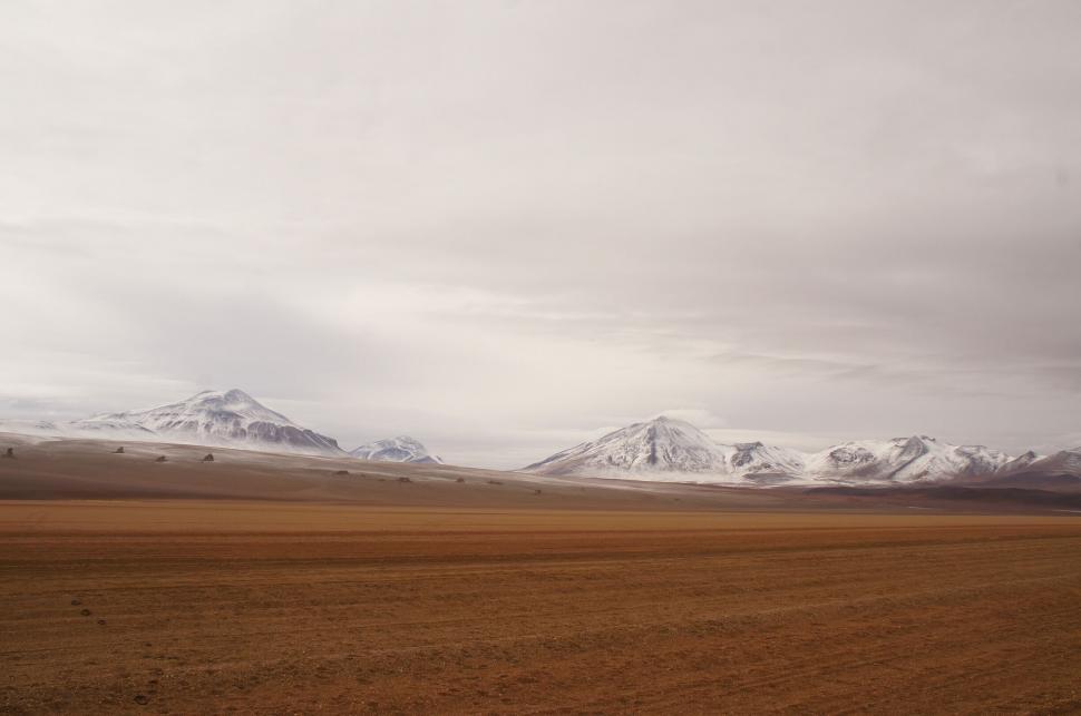 Free Image of Desert landscape with snowy mountains 