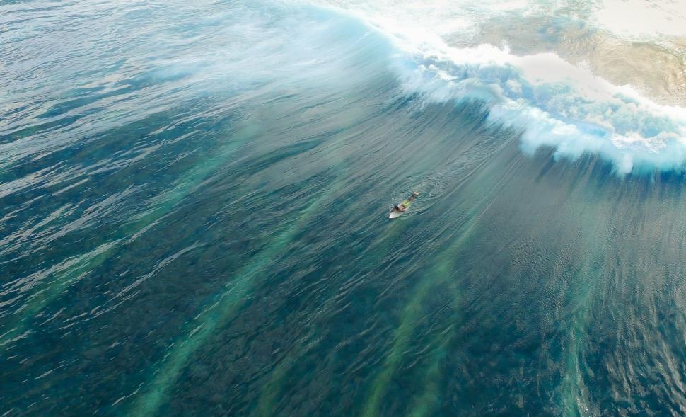 Free Image of Surfer riding a large wave 