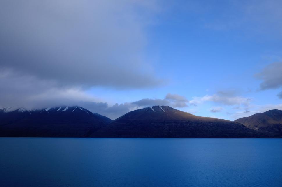 Free Image of Serenity of a blue mountain lake 