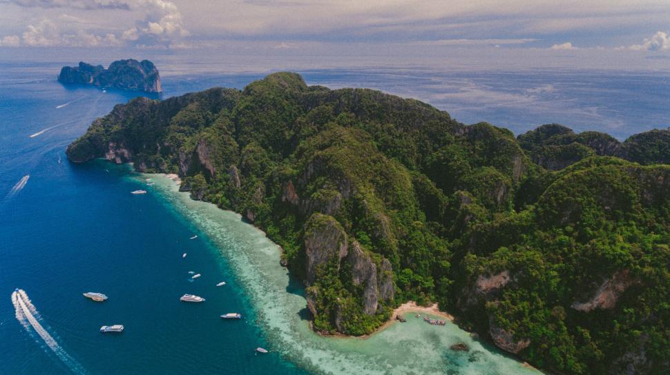 Free Image of Aerial view of a tropical beach 