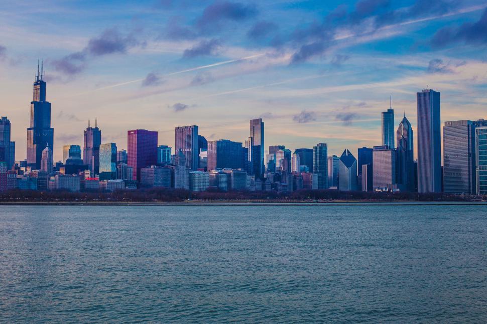 Free Image of Downtown skyline of Chicago at dusk 