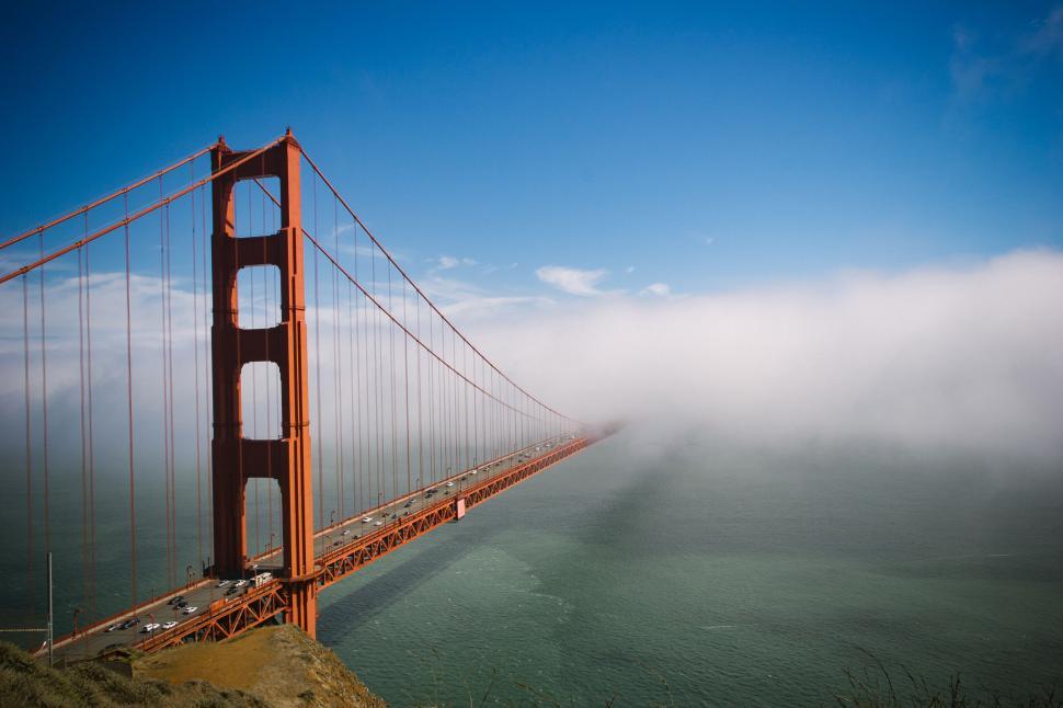 Free Image of Golden Gate Bridge enveloped in fog 