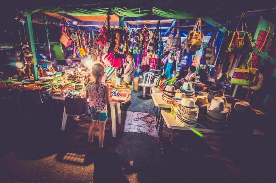 Free Image of Colorful night market scene with vivid lights 