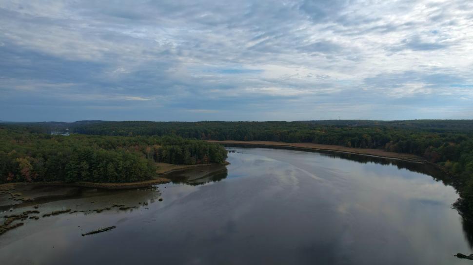 Free Image of Tranquil lake amidst autumn foliage 