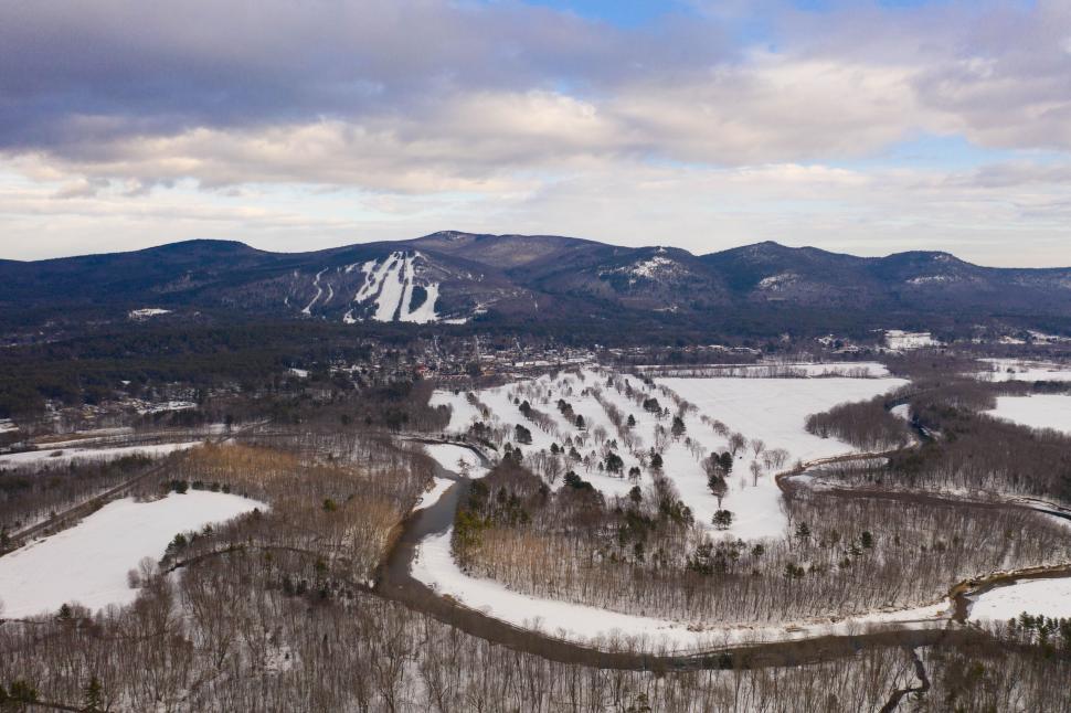 Free Image of Snow-covered valley with mountain and ski slopes view. 
