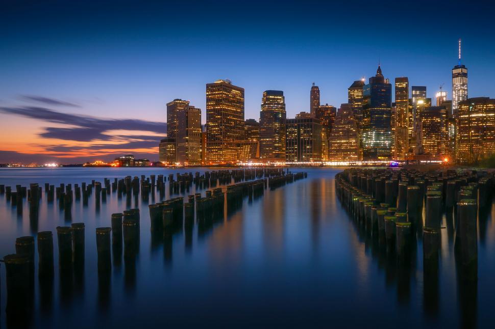 New York - Reflection on fashion Water