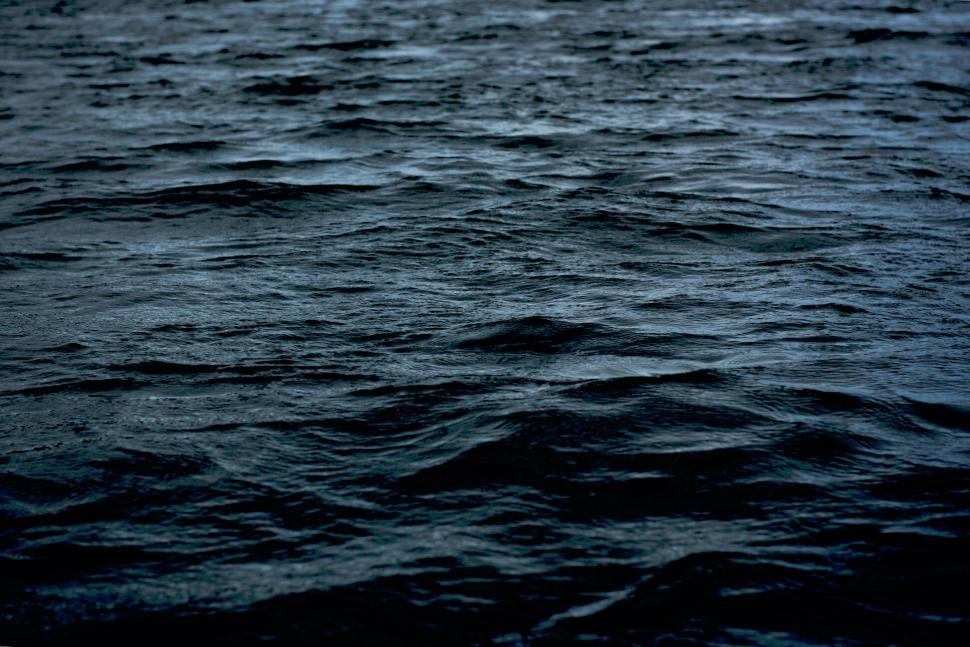 Free Image of Dark and moody waves on the surface of the ocean 