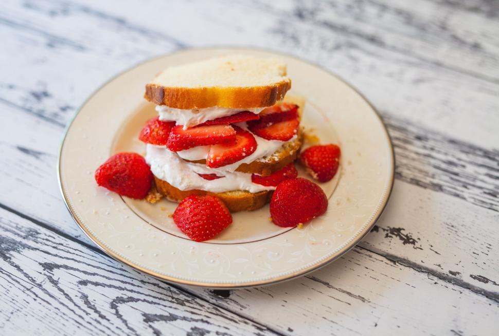 Free Image of Strawberry shortcake sandwich on white plate 