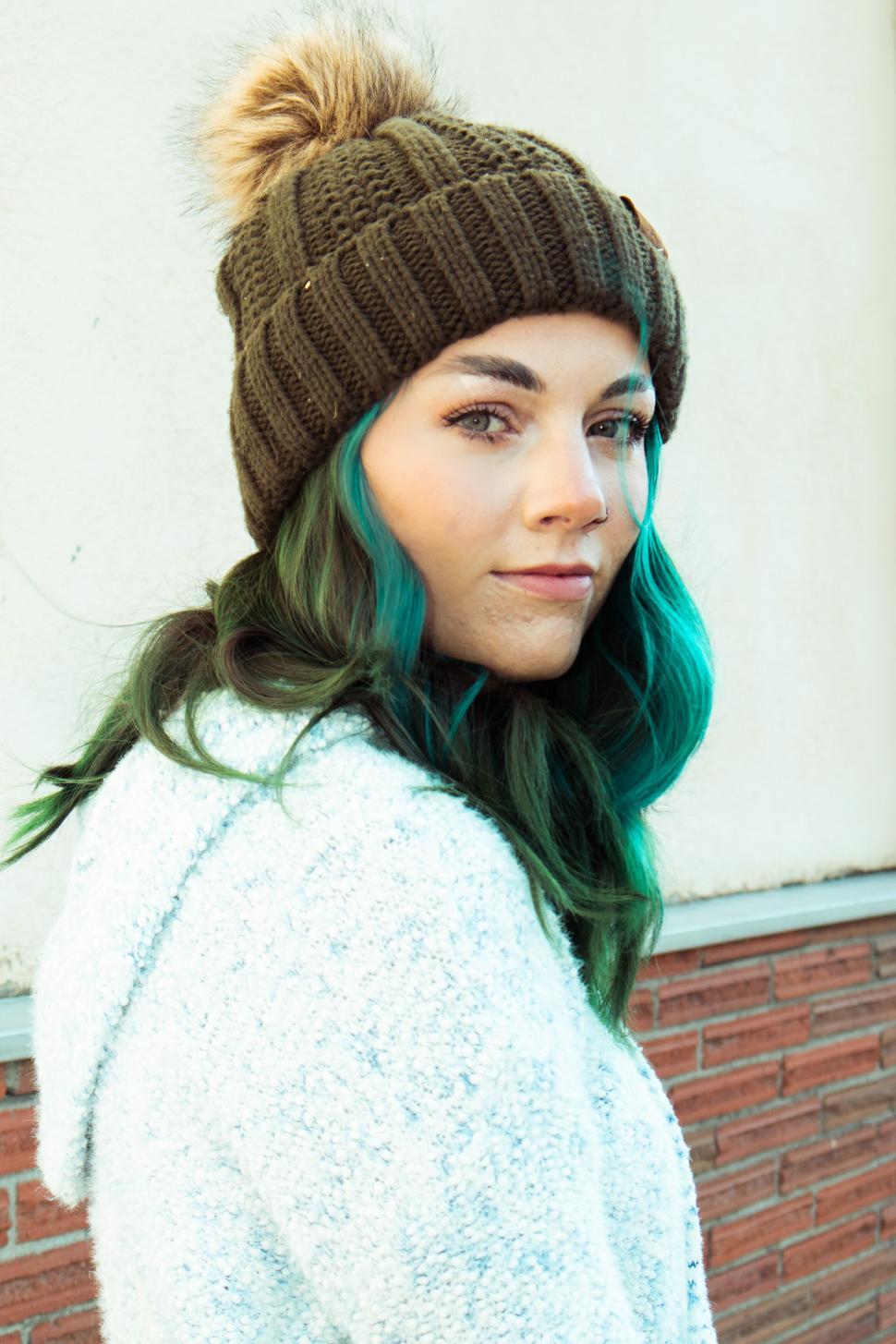 Free Image of Stylish woman in winter attire with vibrant blue hair. 