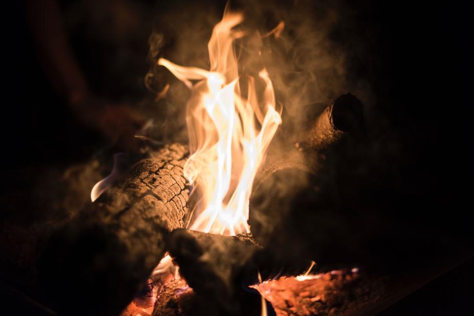 Free Image of Campfire with wood logs burning brightly at night 