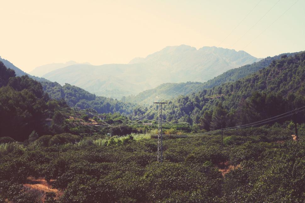 Free Image of Expansive mountainous landscape with lush green vegetation and sky. 