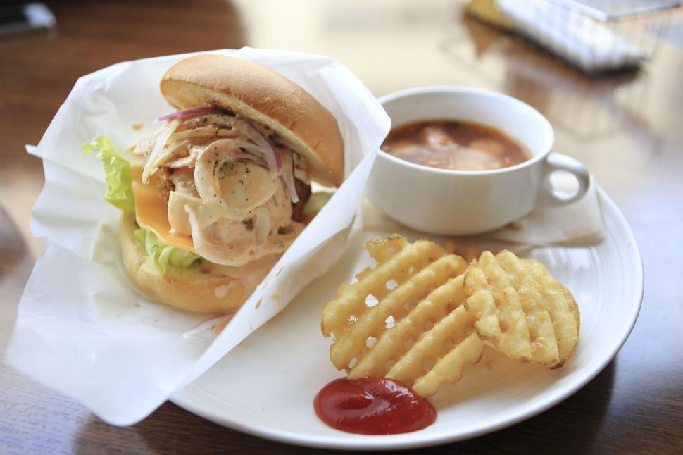Free Image of Delicious chicken burger with cheese, vegetables, and crinkle fries 
