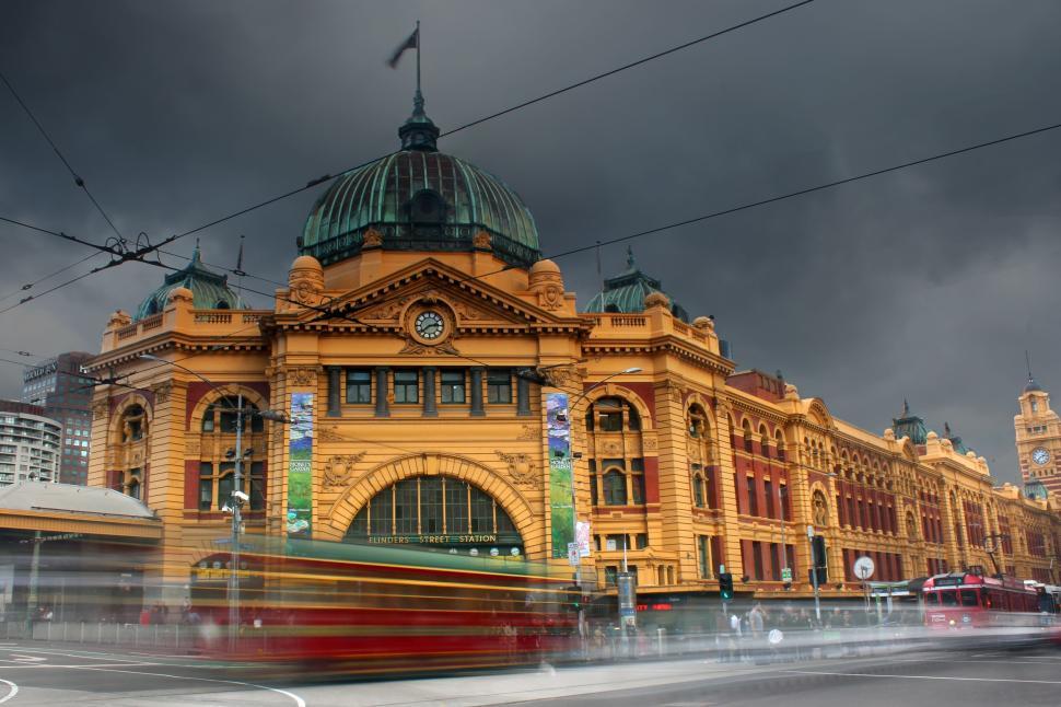Free Image of Historic railway station with busy urban backdrop and motion blur. 