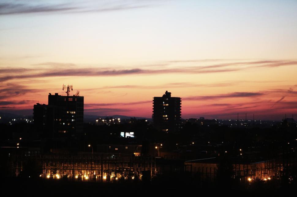 Free Image of Urban skyline at dusk with colorful sky and illuminated buildings 