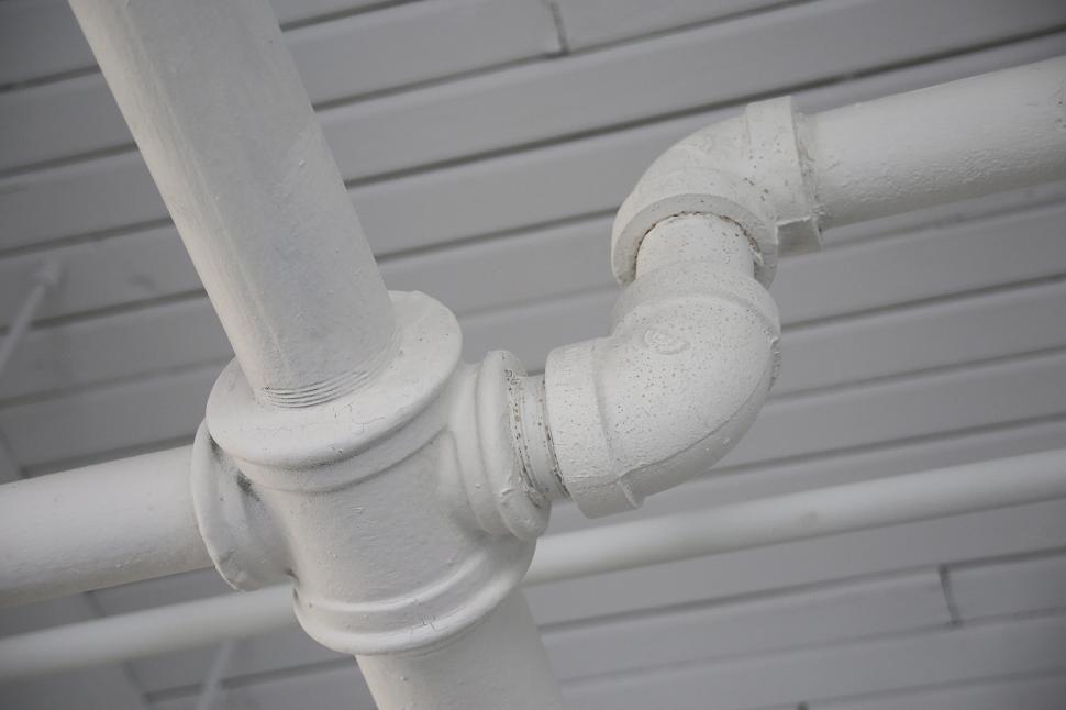 Free Image of White industrial pipes painted and aligned in intricate arrangement 