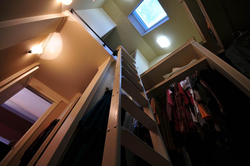 Free Image of Walk in closet 