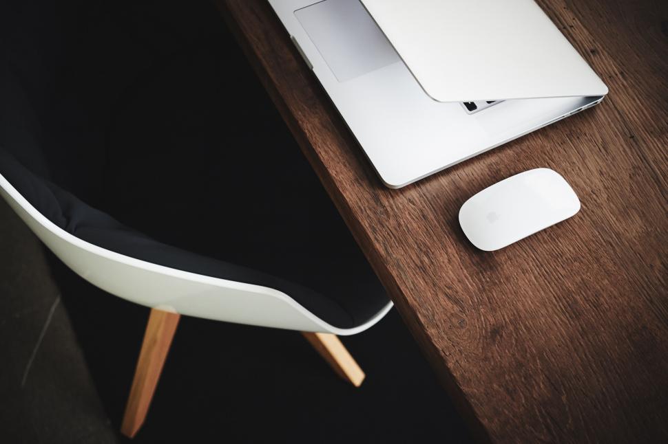 Free Image of Minimalistic workspace with laptop and mouse on wooden surface 
