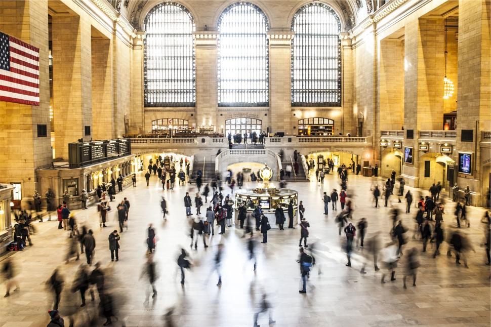 Free Image of Grand Central Station terminal full of bustling people. 