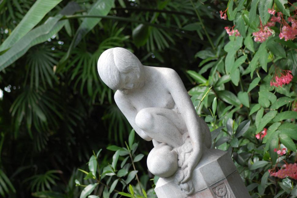 Free Image of Carved woman sculpture 