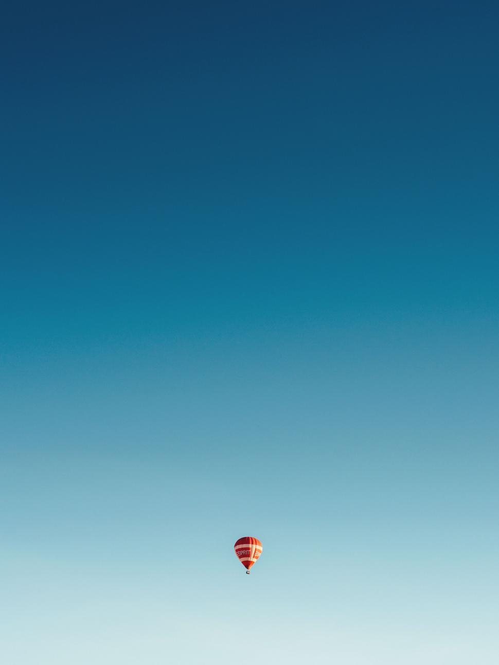 Free Image of Colorful hot air balloon ascending in the clear sky. 