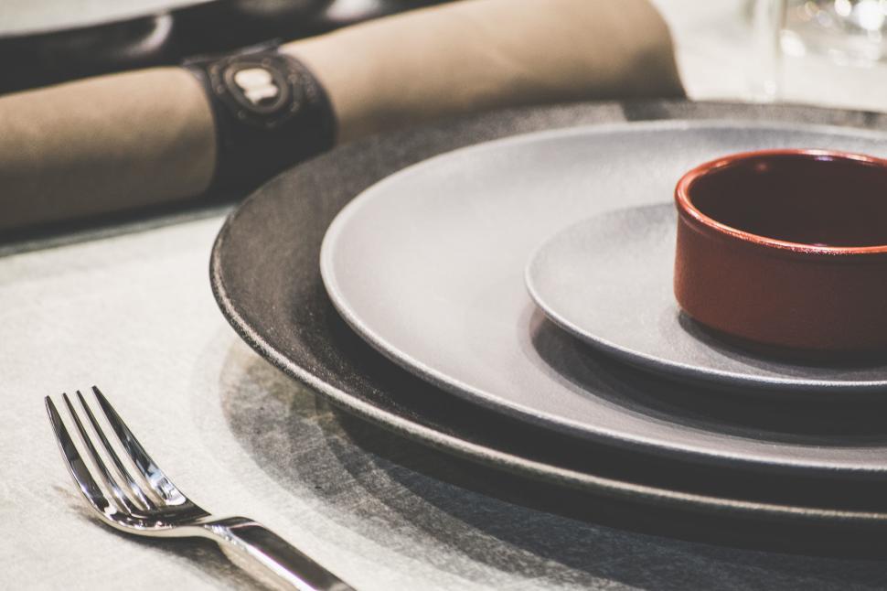 Free Image of Elegant table setting with nested plates and utensils 