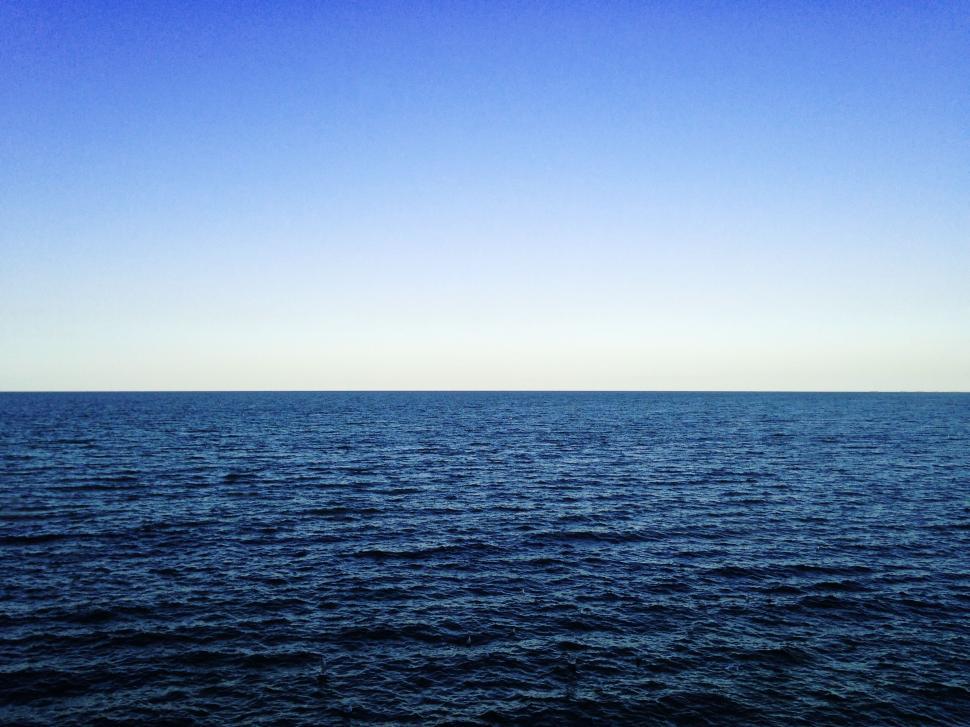 Free Image of Infinite horizon with calm sea blending into the sky 